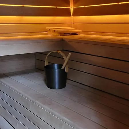 Nyaraló Wellness Met Privesauna En Hot Tub - Glamping Aan De Maas *