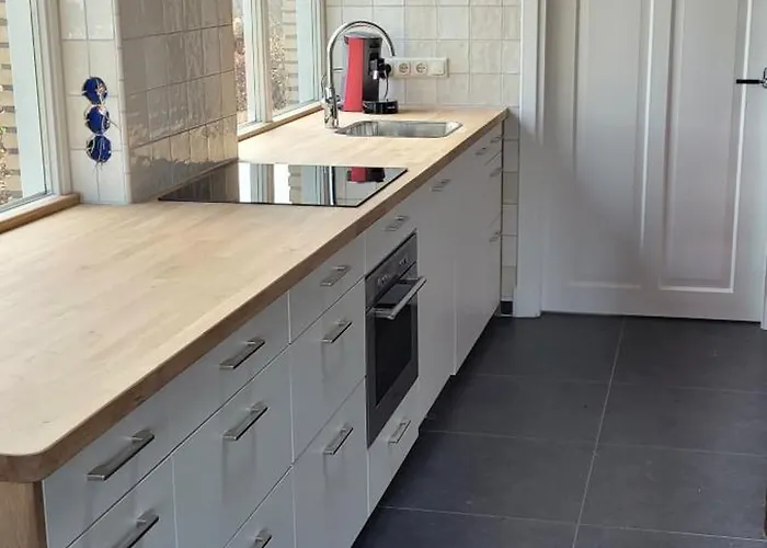 Casa de Férias Wellness Met Privesauna En Hot Tub - Glamping Aan De Maas