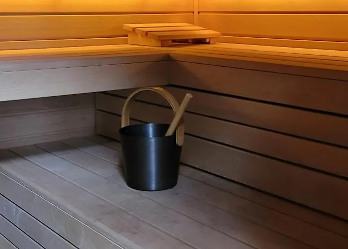 Casa de Férias Wellness Met Privesauna En Hot Tub - Glamping Aan De Maas *