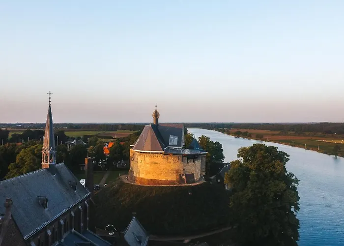 Casa de Férias Wellness Met Privesauna En Hot Tub - Glamping Aan De Maas