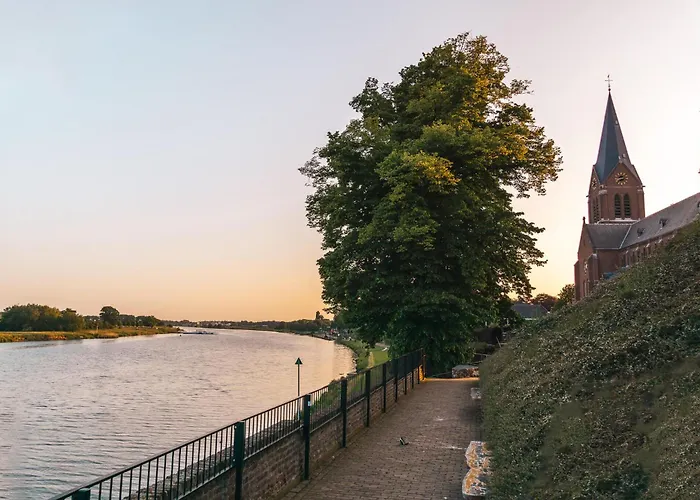 Casa de Férias Wellness Met Privesauna En Hot Tub - Glamping Aan De Maas Kessel (Limburg)